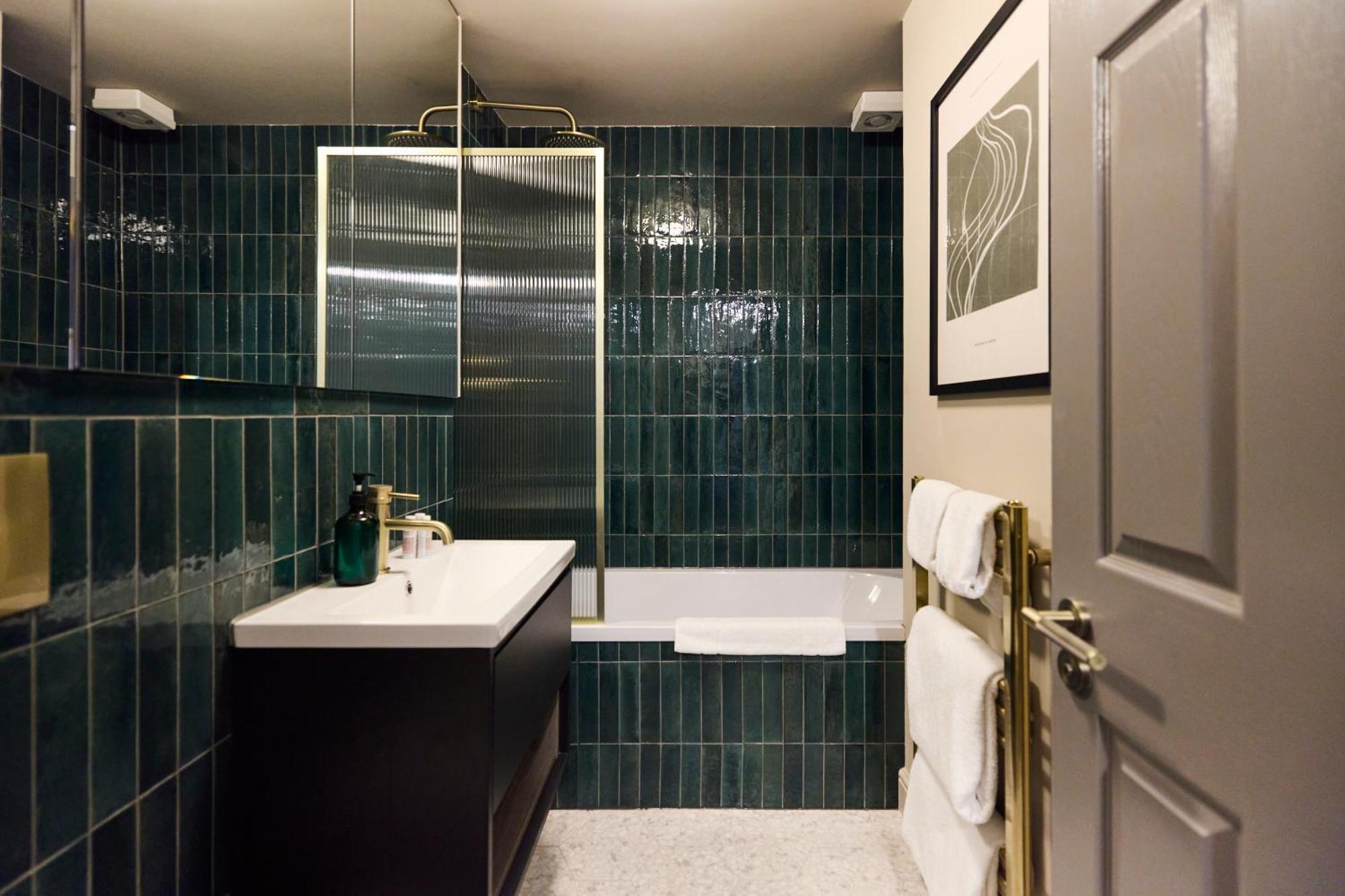 The Twickenham Wonder - Lovely 1Bdr Flat With Parking Luaran gambar